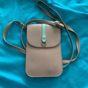 Light pink touch screen hand bag w/ body strap